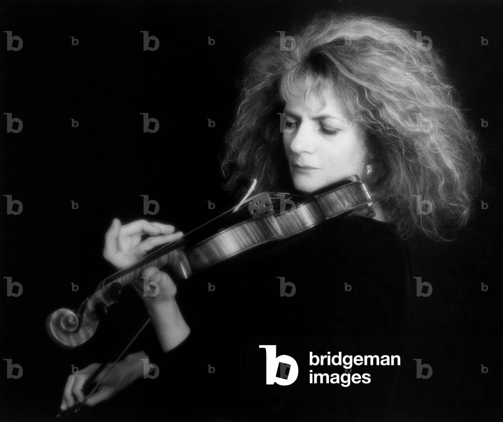 Iona Brown - portrait