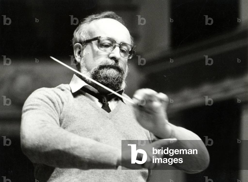 Krysztof Penderecki conducting with