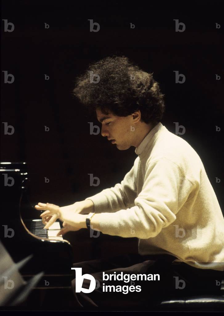 Evgeny Kissin playing the