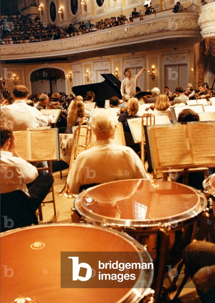 Vladimir Ashkenazy rehearsing with