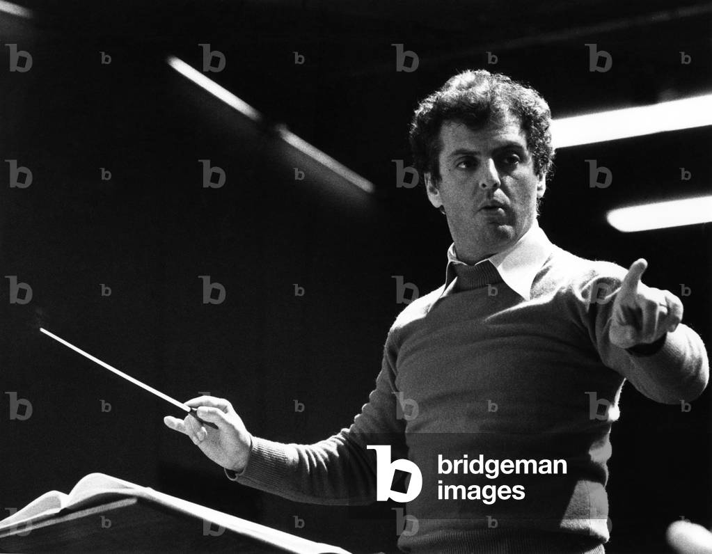 Daniel Barenboim conducting the