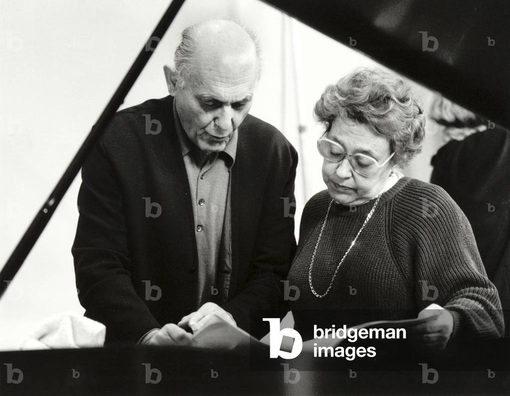 Alicia de Larrocha discussing with Solti