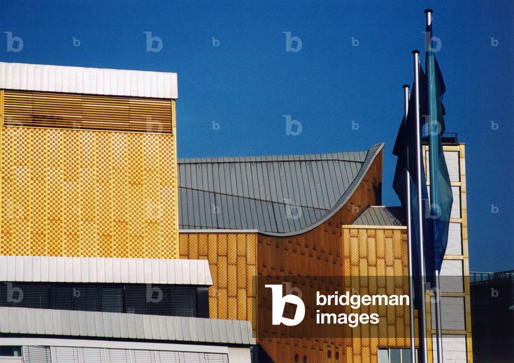 Berlin Philharmonic Hall exterior (photo)
