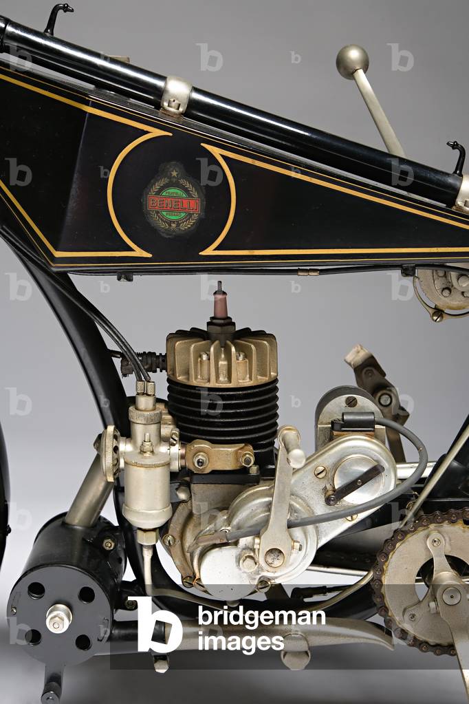 Classic Motorbike Benelli 125 (photo)