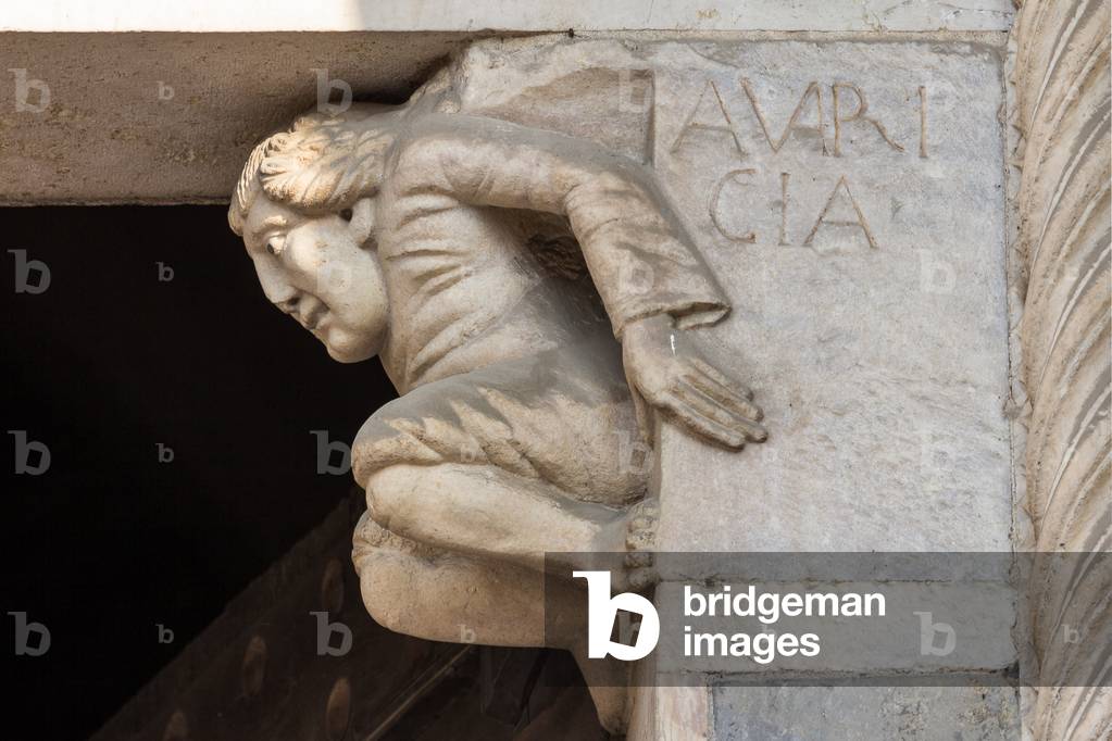 Epistyle corbel with allegory of avarice, main portal, Cathedral of Piacenza, Piacenza, Emilia-Romagna, Italy (photo)