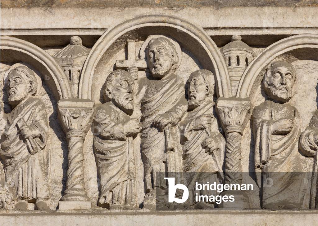 Epistyle with neoromanesque sculptures (sculpture)