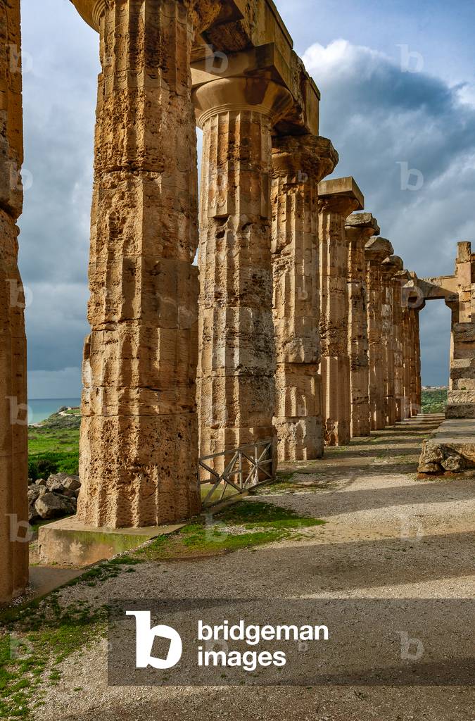 View of Temple E or Temple of Hera, detail, Selinunte and Cave di Cusa Archaeological Park, Selinunte, Trapani, Sicily, Italy (photo)
