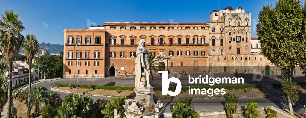 View of the Renaissance wing and the Pisan Tower from Parliament Square, The Royal Palace or Palazzo dei Normanni (Palace of the Normans), Palermo, Sicily, Italy (photo)
