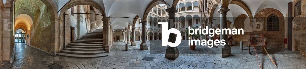 View of the couryard of The Royal Palace or Palazzo dei Normanni (Palace of the Normans), Palermo, Sicily, Italy (photo)