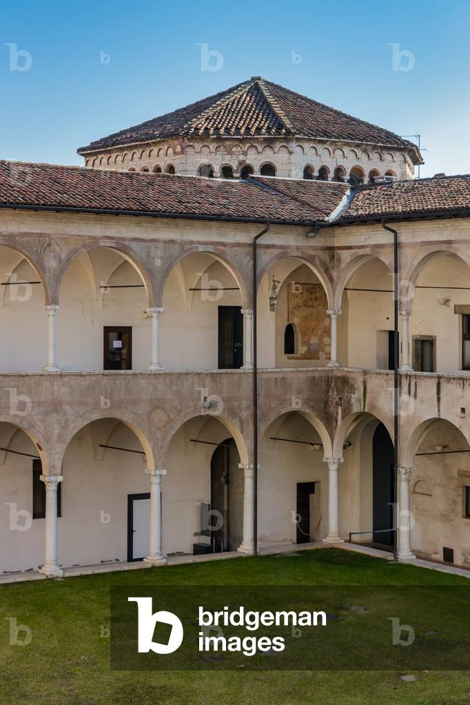 Cloister and tiburon of the Church of Santa Maria in Solario, Brescia, Italy (photo)