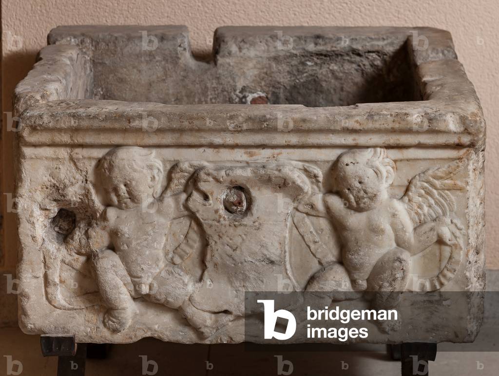 Basin with putti, The Royal Palace or Palazzo dei Normanni (Palace of the Normans), Palermo, Sicily, Italy (photo)