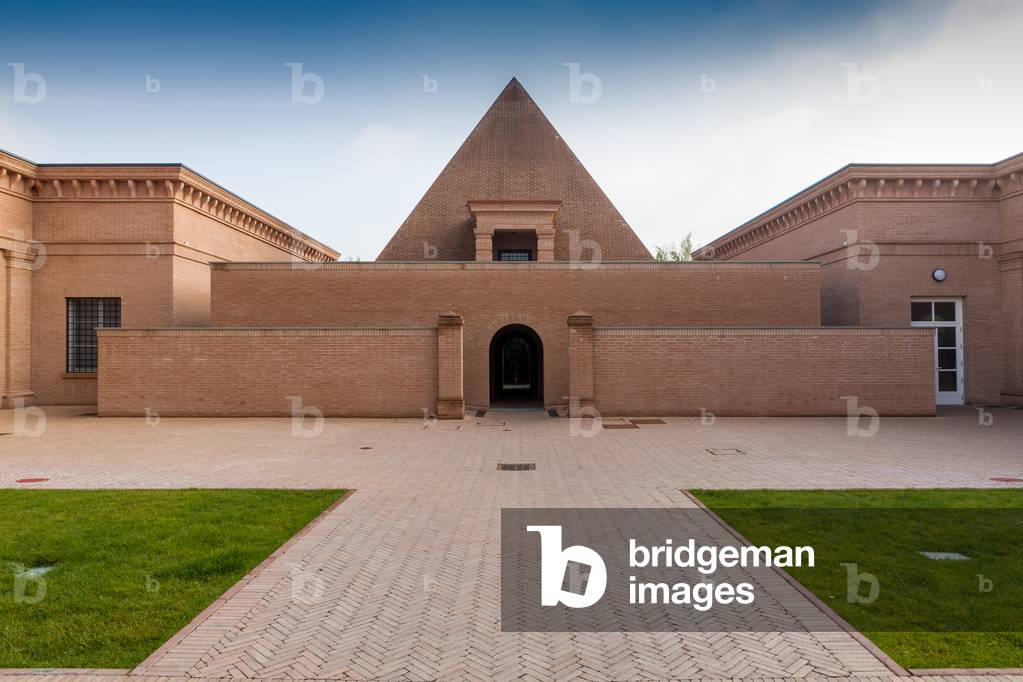 Fontanellato, Labirinto della Masone, by Franco Maria Ricci: the central courtyard and the Pyramid,  (photo)