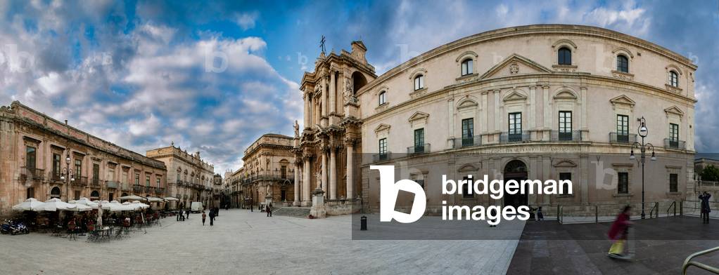 View of the Cathedral (Duomo) square, Island of Ortigia, Syracuse, Sicily, Italy (photo)
