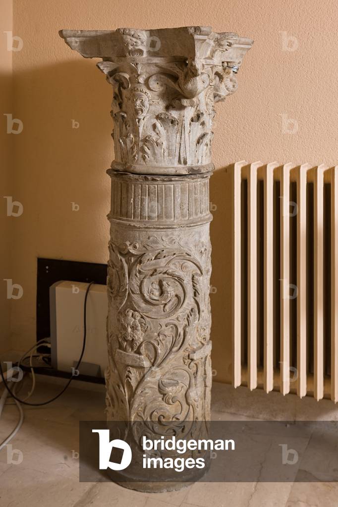 Historiated column, The Royal Palace or Palazzo dei Normanni (Palace of the Normans), Palermo, Sicily, Italy (photo)