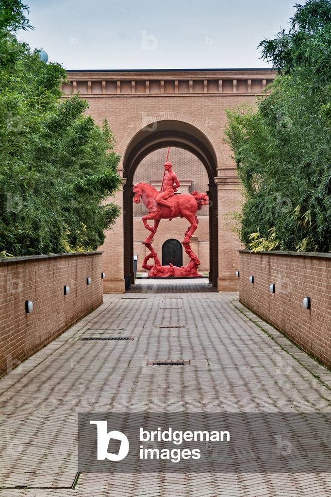 Fontanellato, Labirinto della Masone, by Franco Maria Ricci: a walkway. In the background, a work by Javier Marin,  (sculpture)