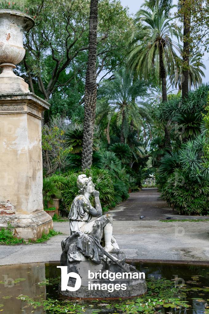 Botanical Gardens: a fountain with a statue, Palermo, Sicily, Italy (photo)