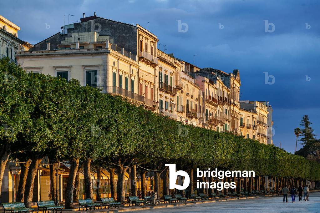 View of the Vittorio Emanuele II Forum, Island of Ortigia, Syracuse, Sicily, Italy (photo)