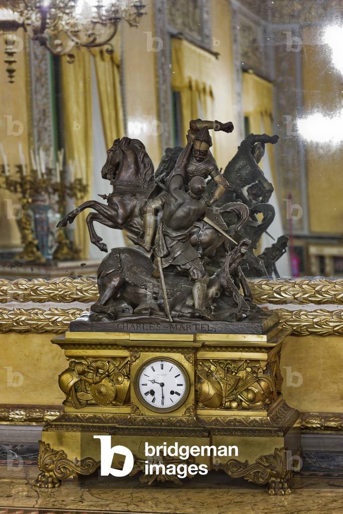 Table clock in bronze and golden wood