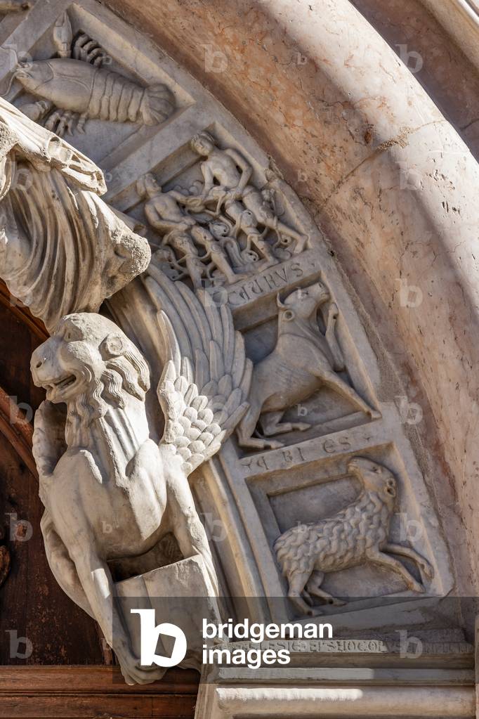 Detail of the frieze of the portal, Entrance door, façade, Cathedral of  St. Feliciano, Foligno, Umbria, Italy (photo)