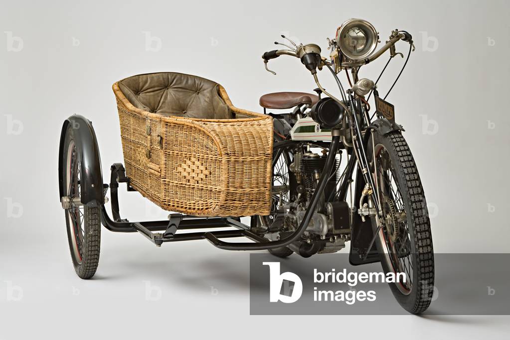 Classic Motorbike Triumph H Side (photo)