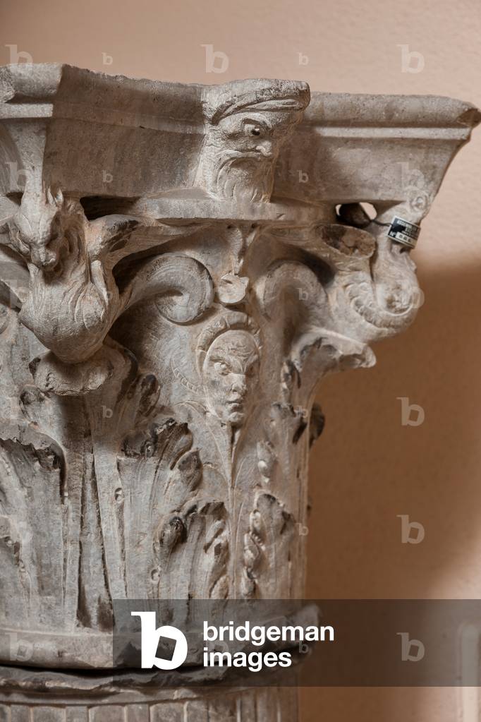 Historiated column, Detail of the capital, The Royal Palace or Palazzo dei Normanni (Palace of the Normans), Palermo, Sicily, Italy (photo)