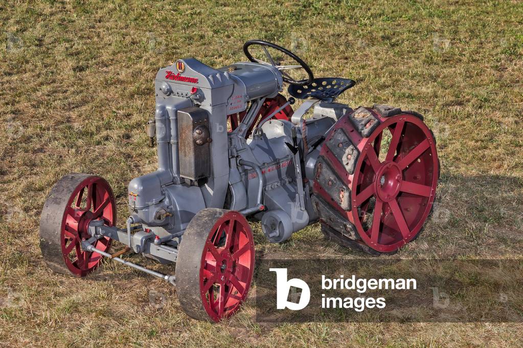 Old tractor - Hurlimann Model 1K8, 1929 (photo)