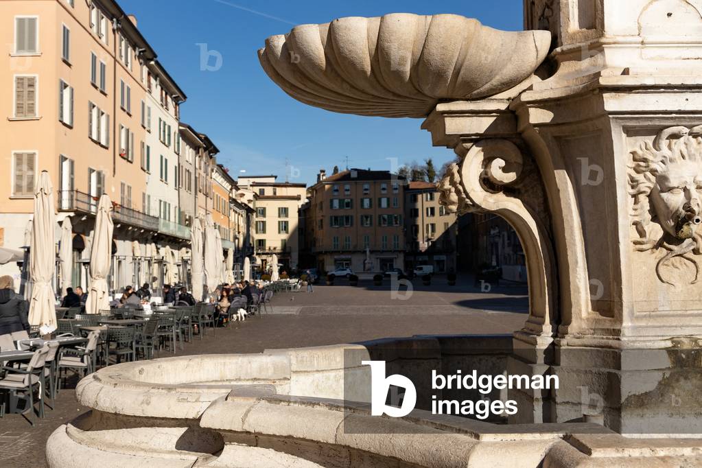 Detail of the fountain with a copy of the neoclassical statue of Minerva, known as 