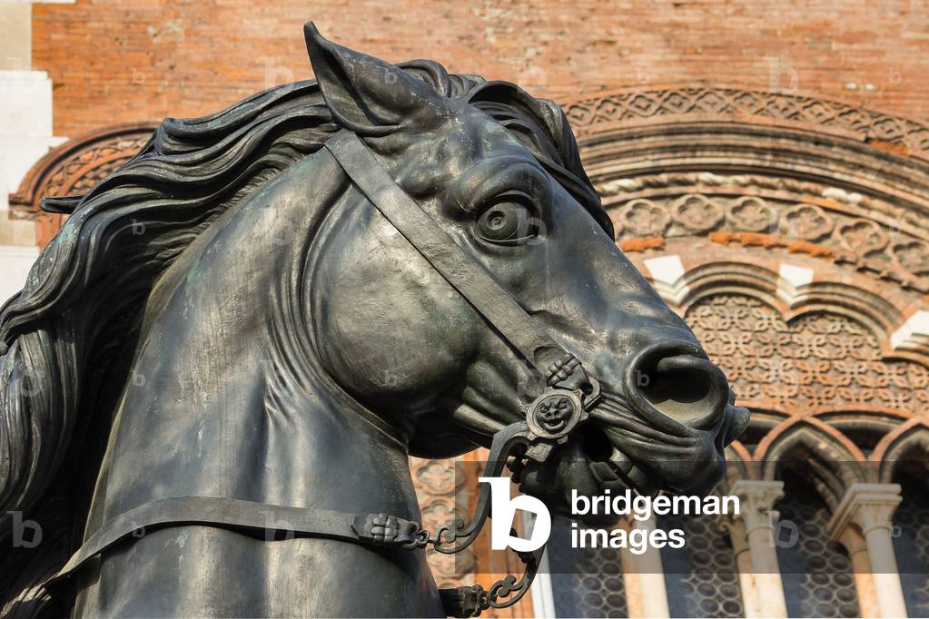 Detail of the equestrian monument dedicated to Alessandro Farnese by Francesco Mochi da Montevarchi, Piazza dei Cavalli, Piacenza, Emilia-Romagna, Italy (photo)