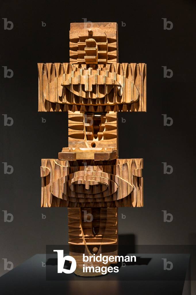 Interlocking animated motif, 1967 (wood sculpture)
