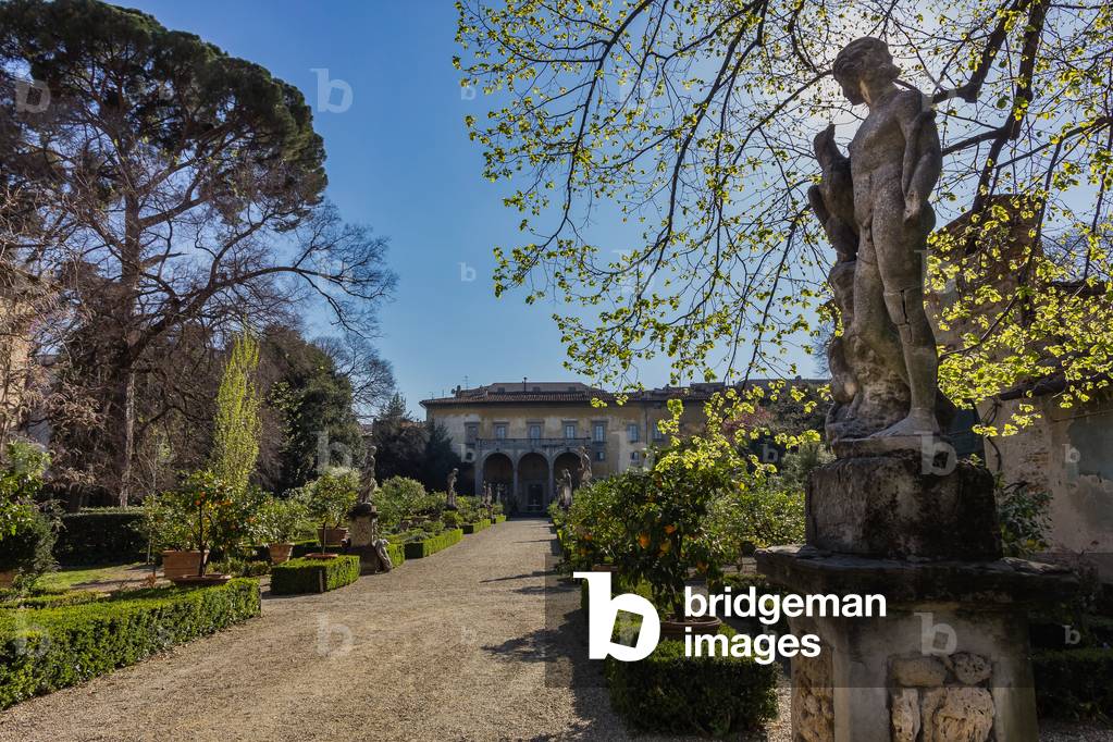 Statues,  Gardens of Palazzo Corsini al Prato, Florence, Italy (photo)