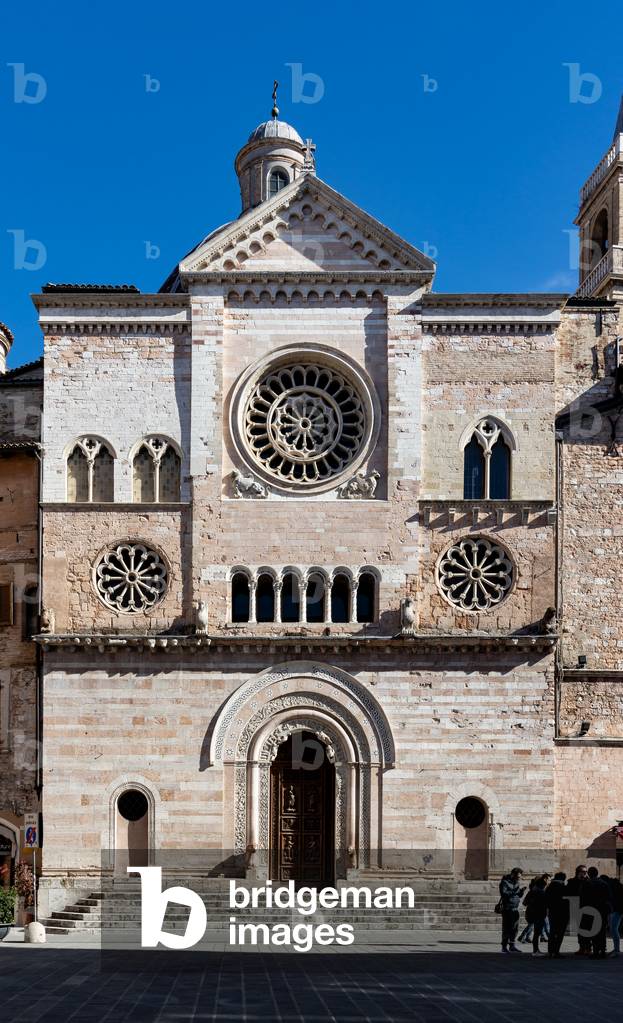 The façade with the entrance door and the roses, Cathedral of  St. Feliciano, Foligno, Umbria, Italy (photo)