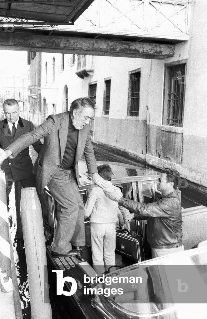 American actor ANTHONY QUINN with his son in Venice in 1974