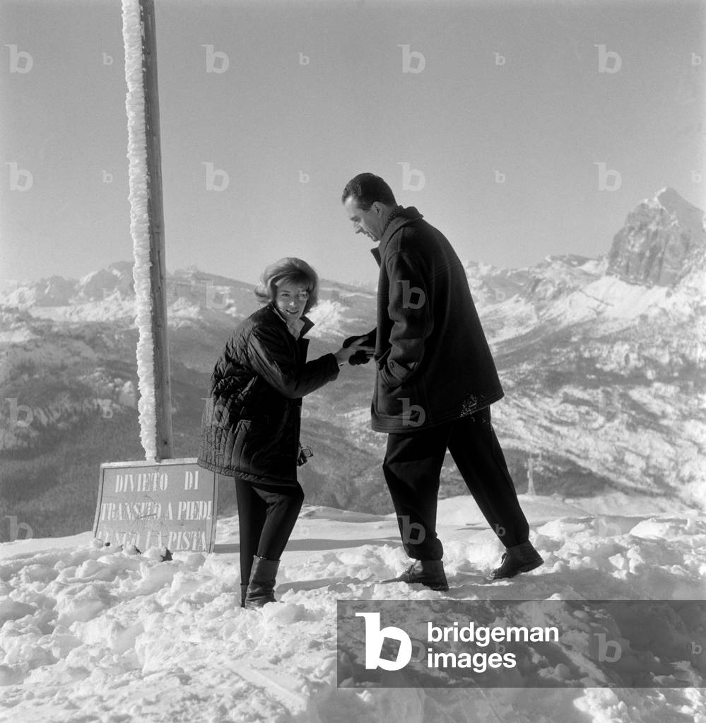 THE DIRECTOR MICHELANGELO ANTONIONI AND THE ACTRESS MONICA VITTI IN CORTINA D'AMPEZZO - 1965