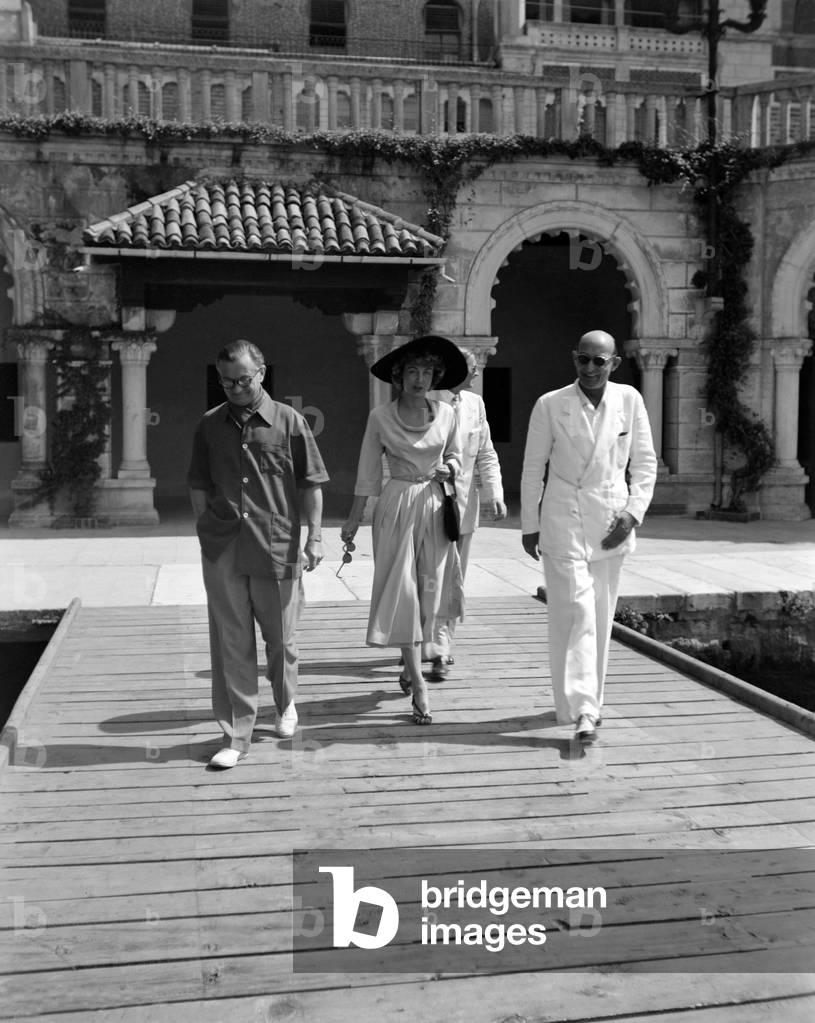 THE DIRECTOR JULIEN DUVIVIER WITH MICHELLE ROCHE AND NICOLA DE PIRRO AT THE X INTERNATIONAL FILM FESTIVAL IN VENICE LIDO - 1949