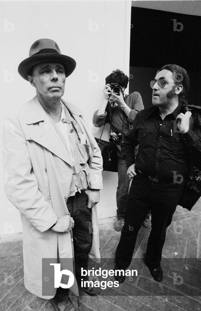 Bild von Fotografie "BEUYS JOSEPH A venise im Jahr 1980", b/w