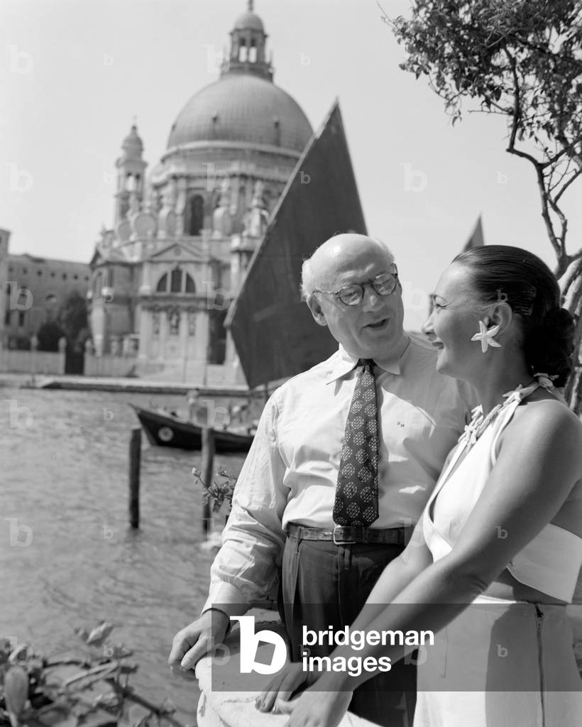 THE PRODUCER SALOMON HURK WITH THE ACTRESS ELSA MERLINI - VENICE - 1947