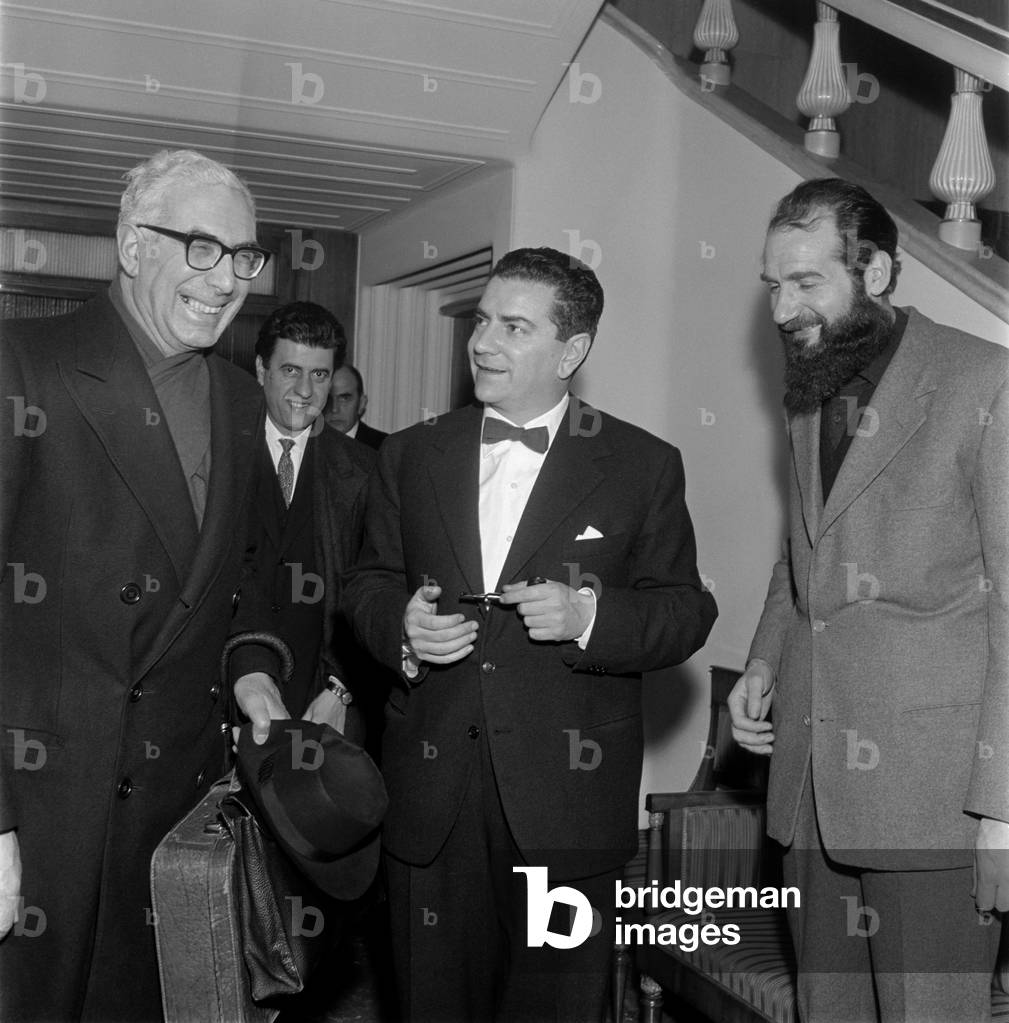 DINER FOR THE ART HISTORIAN BRUNO ZEVI: BRUNO ZEVI WITH THE PAINTER EMILIO VEDOVA AND? - 1961