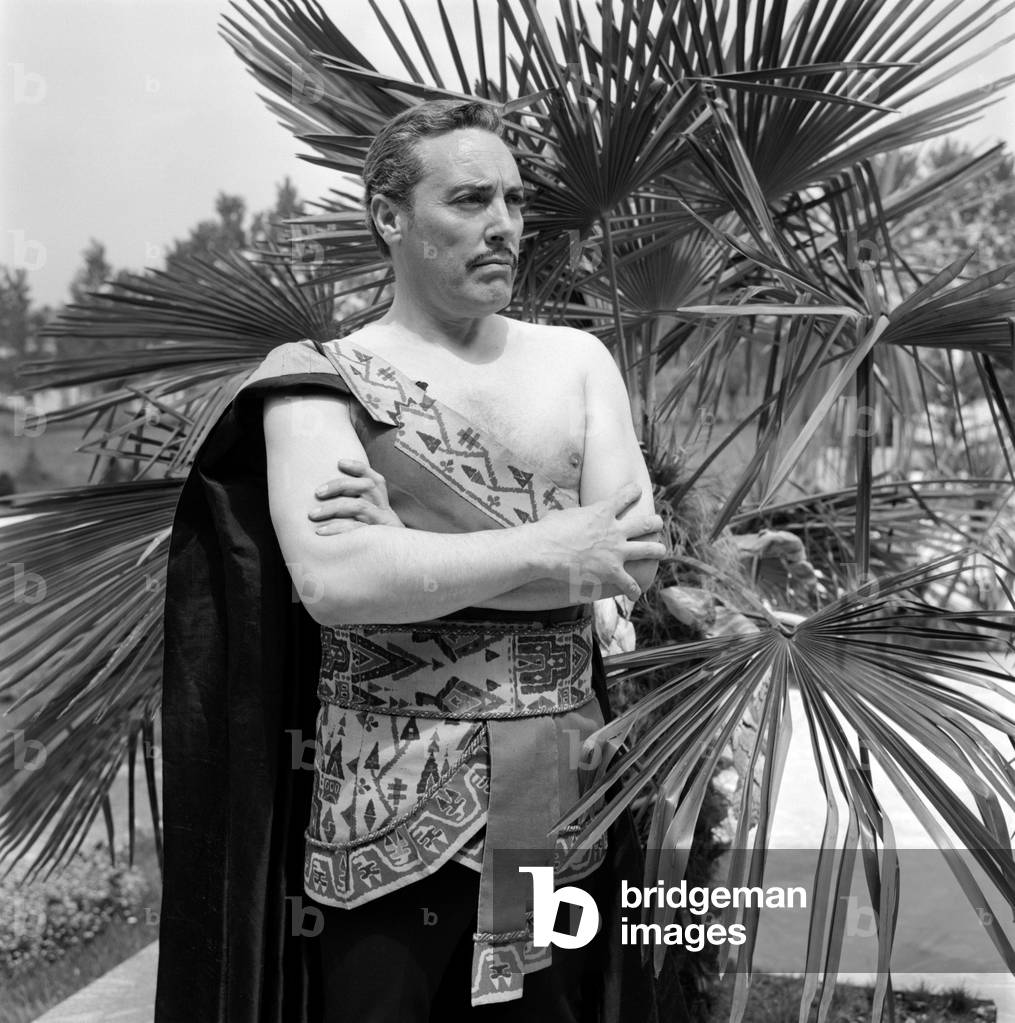 THE OPERA SINGER MARIO DEL MONACO AT HIS HOME - LANCENICO - 1970