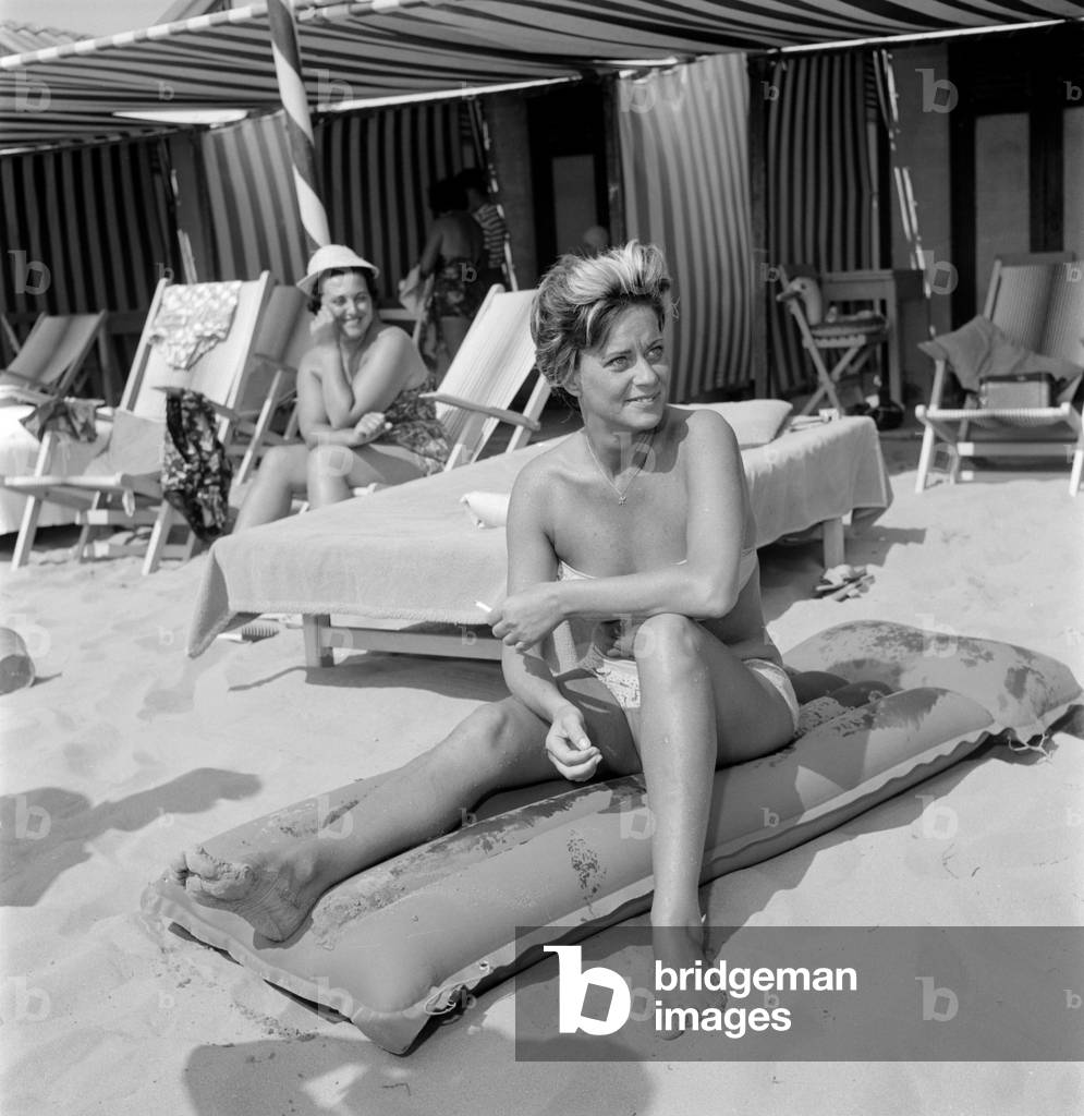 THE ACTRESS ALIDA VALLI IN VENICE LIDO BEACH - 1960