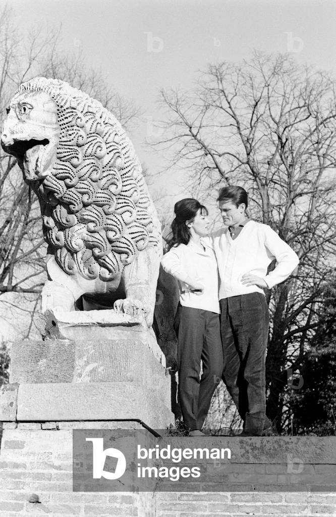 THE JAZZ TRUMPET PLAYER CHET BAKER WITH HIS GIRLFRIEND CARROL (CAROL) JACKSON IN LUCCA - 1961
