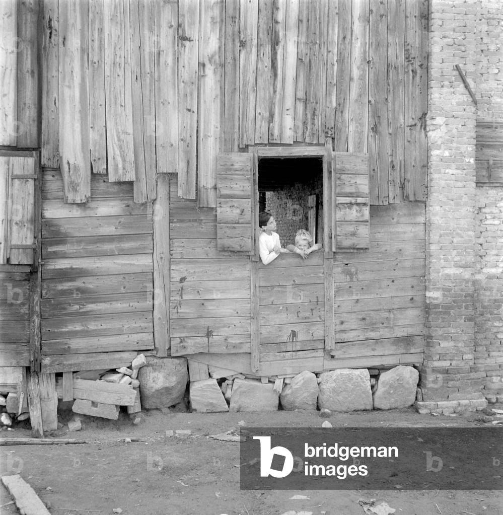 PIECES OF ANCIENT STONES USED IN A LITTLE COUNTRY VILLAGE MALCONTA (VENICE) - 1961