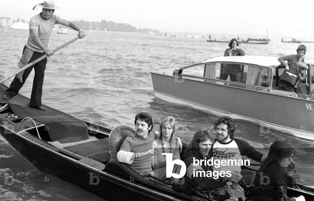 "Popmusiker The Beatles PAUL MCCARTNEY (Mac Cartney oder Mc Cartney) und seine Frau LINDA EASTMAN mit THE WING
