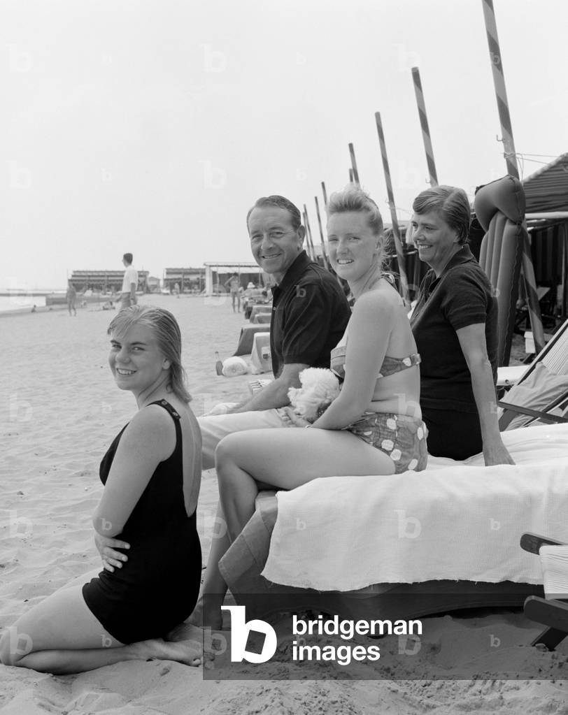 THE ACTOR PAUL HENREID AT VENICE LIDO BEACH - 1961