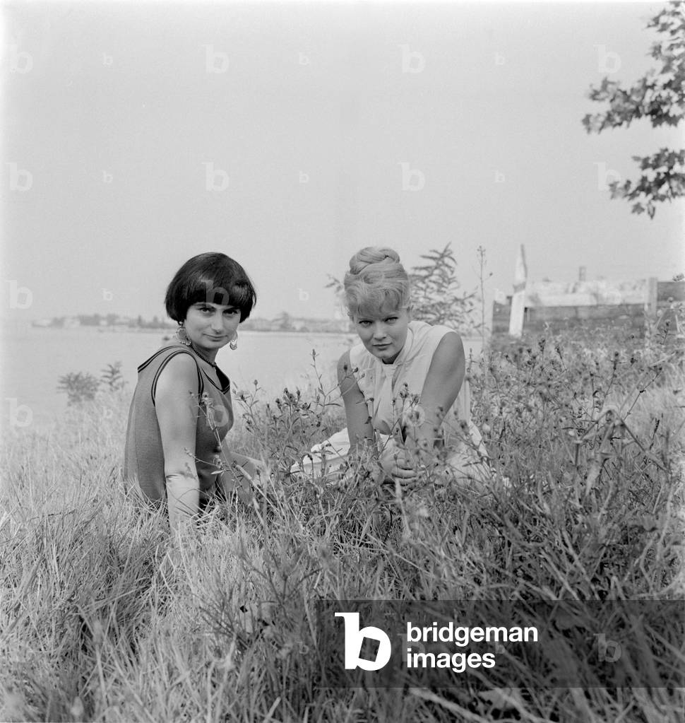 THE ACTRESS CORINNE MARCHAND AND THE DIRECTOR AGNES VARDA AT VENICE LIDO - 1962