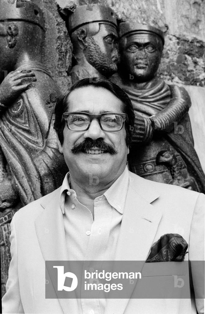 THE WRITER ENNIO FLAIANO (behind him the group of Tetrarchs at the Doge's Palace) - 1972