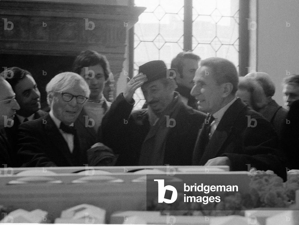 THE ARCHITECT LOUIS KAHN, WITH THE ARCHITECT CARLO SCARPA, AT THE EXHIBITION OF HIS PROJECTS FOR THE CITY OF VENICE AT THE “” PALAZZO DUCALE “” - VENICE - 1969