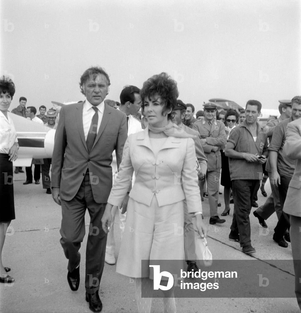 THE ACTOR RICHARD BURTON WITH HIS WIFE ELISABETH (elizabeth or liz) TAYLOR - 1967