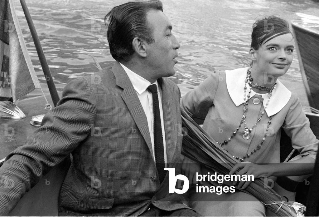 THE ACTOR ANTHONY QUINN WITH THE ACTRESS BARBARA STEELE AT THE INTERNATIONAL FILM FESTIVAL IN VENICE - 1959