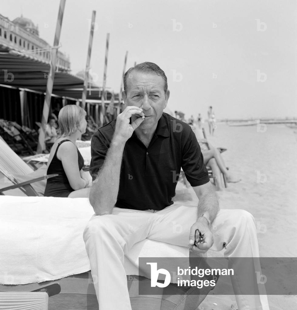 THE ACTOR PAUL HENREID AT VENICE LIDO BEACH - 1961