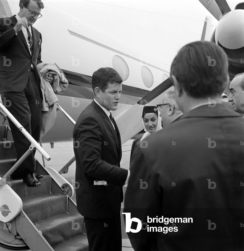 THE US SENATOR TED (edward) KENNEDY ARRING AT VENICE AIRPORT AFTER THE GREAT HIGH TIDE - 1966